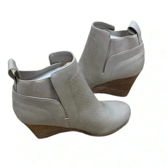 New DOLCE VITA Gerdie Vegan Leather Comfort Wedge Bootie Beige Winter Boot 9 - Picture 11 of 14
